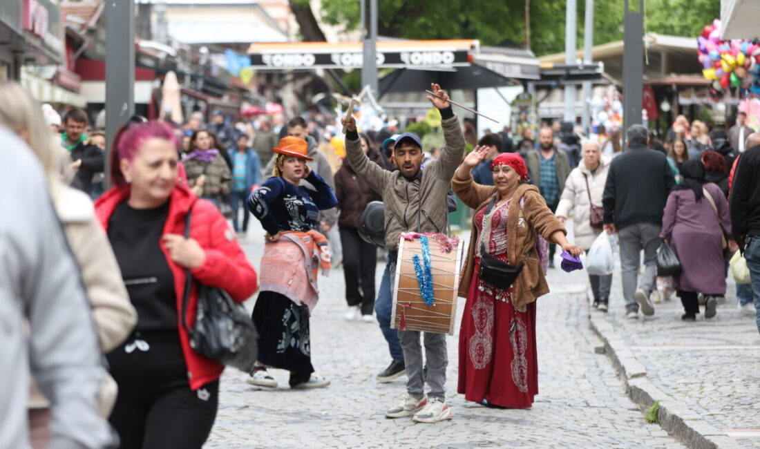 - Romanların Hıdrellez’i olarak bilinen Kakava, "Baba Fingo" efsanesiyle her