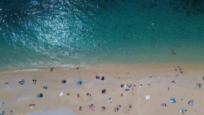 ANTALYA (AA) – Antalya'nın Kaş ilçesinde güneşli havayı fırsat bilen