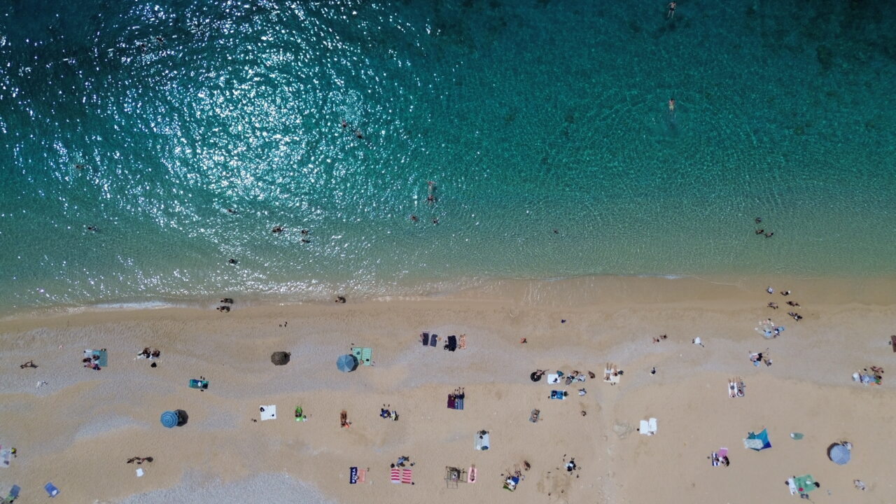 ANTALYA (AA) – Antalya'nın Kaş ilçesinde güneşli havayı fırsat bilen