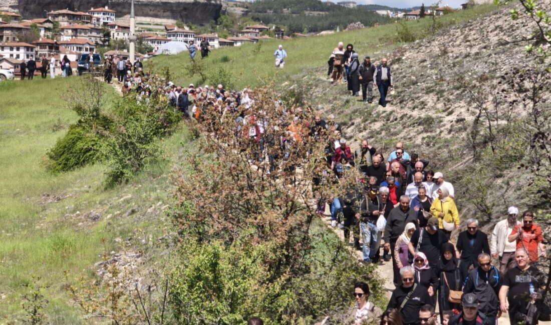 KARABÜK (AA) – Karabük'ün Safranbolu ilçesinde Hıdırellez kutlamaları kapsamında yürüyüş