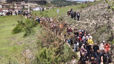 KARABÜK (AA) – Karabük'ün Safranbolu ilçesinde Hıdırellez kutlamaları kapsamında yürüyüş