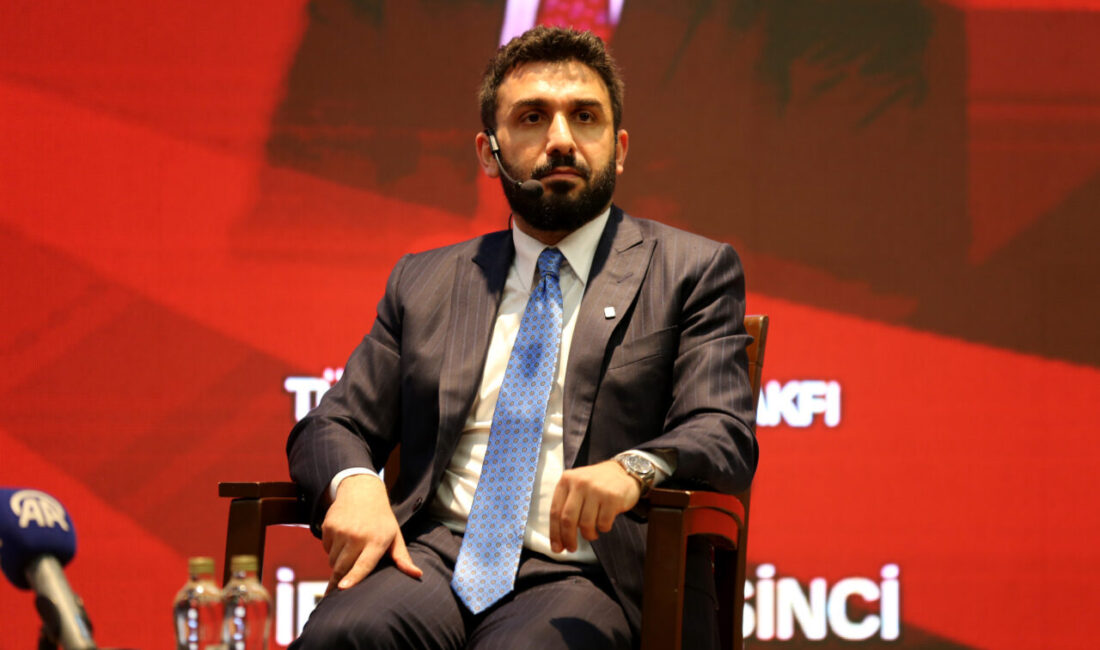 - AK Parti İzmir Milletvekili Mehmet Muharrem Kasapoğlu:
- "İdeolojisi, fikri,
