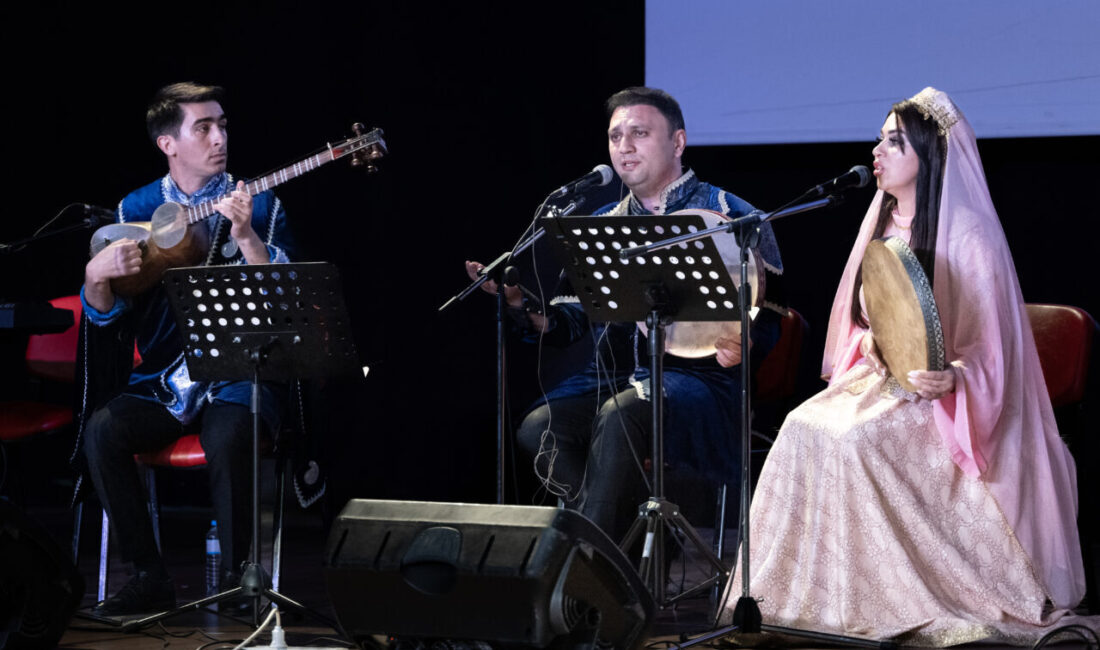 KARS (AA) – Azerbaycan Cumhuriyeti Bağımsızlık Günü dolayısıyla Kars'ta konser