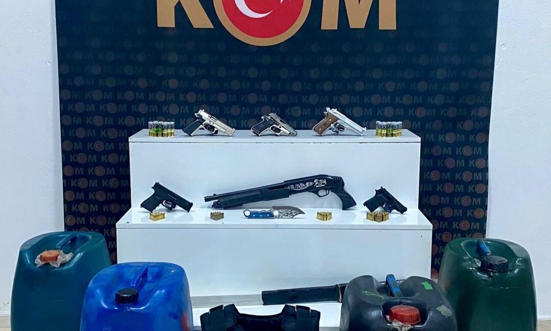 KARS (AA) – Kars'ta silah kaçakçılığı ve rüşvet suçlarına yönelik