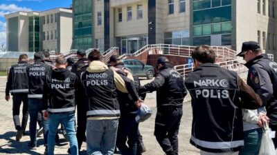KARS (AA) – Kars'ta sokak satıcılarına yönelik düzenlenen uyuşturucu operasyonunda