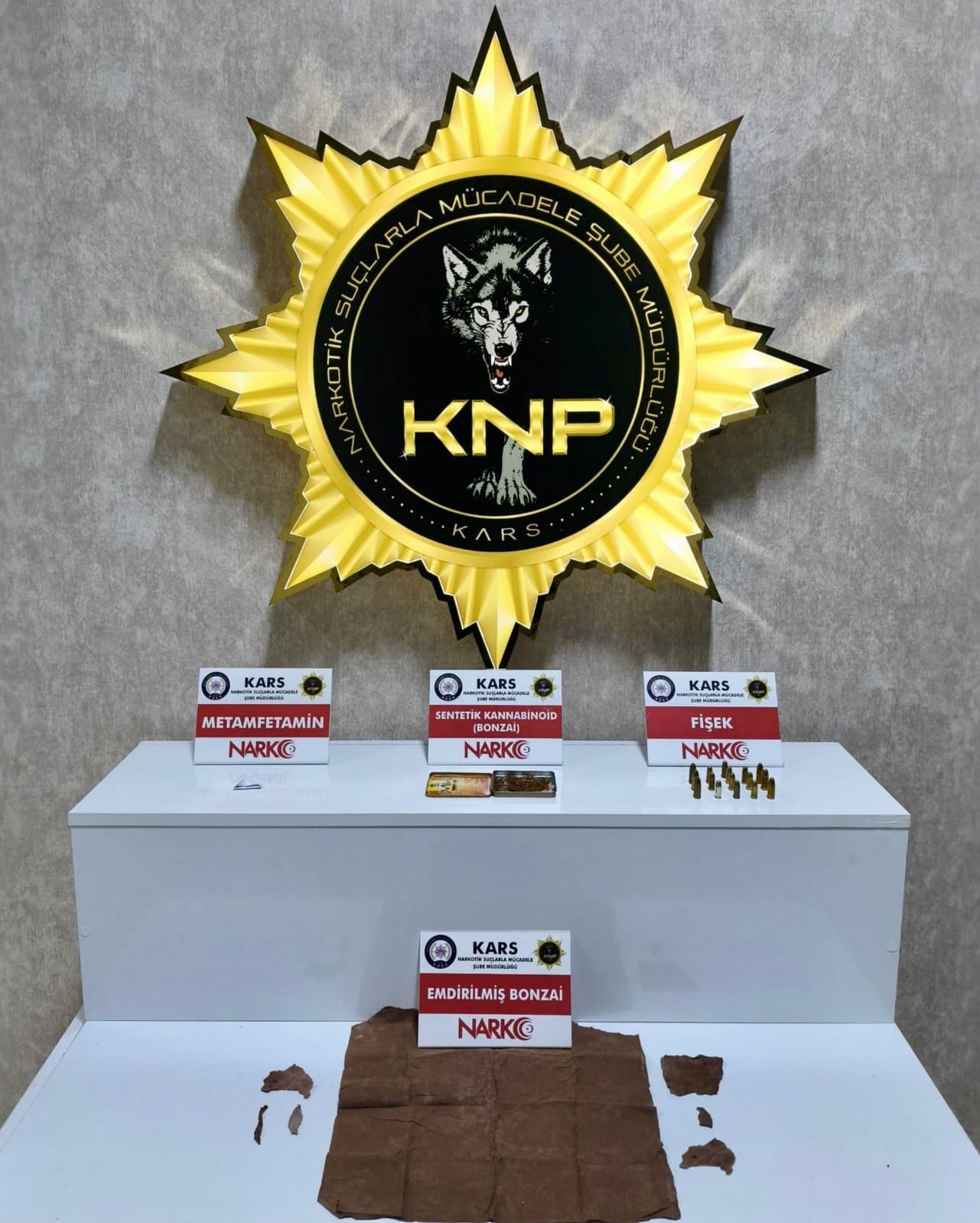KARS (AA) – Kars merkez ve Kağızman ilçesinde sokak satıcılarına