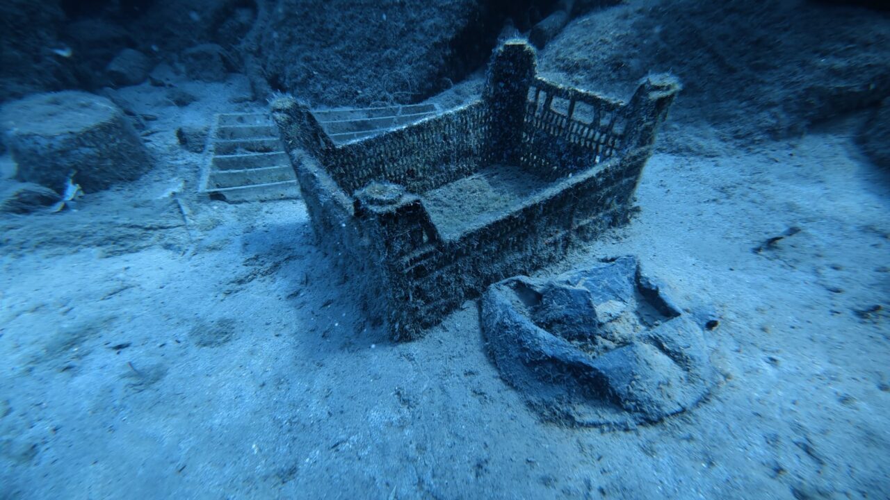 ANTALYA (AA) – Antalya'nın Kaş ilçesinde gerçekleştirilen deniz dibi temizliğinde