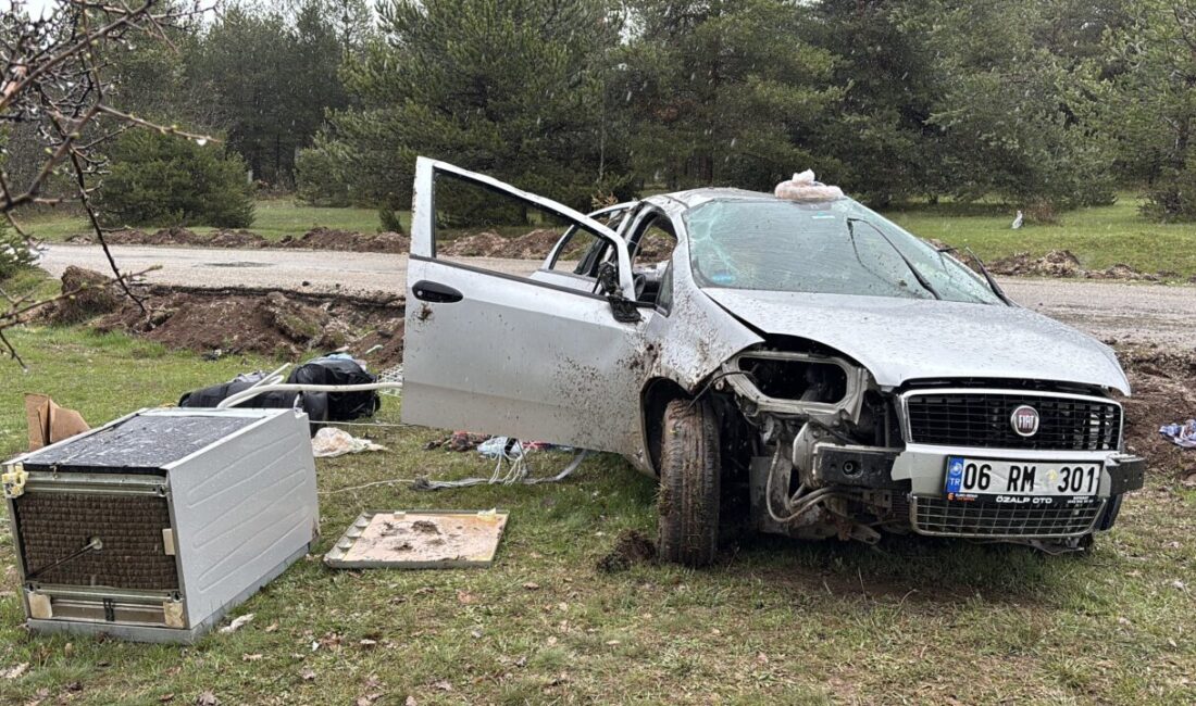 KASTAMONU (AA) – Kastamonu'da devrilen otomobildeki yaşlı çift yaralandı. R.K.
