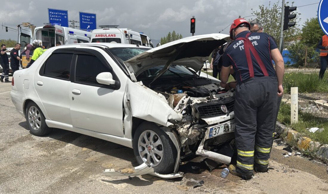 KASTAMONU (AA) – Kastamonu'da, iki otomobilin çarpışması sonucu 8 kişi