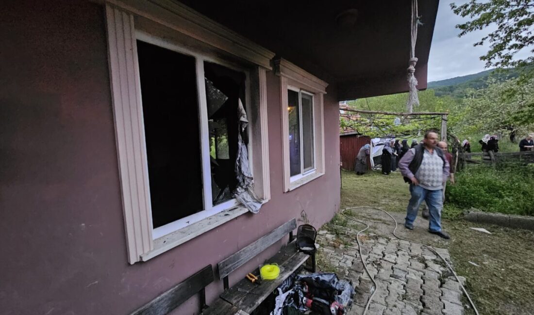 KASTAMONU (AA) – Kastamonu'nun Çatalzeytin ilçesinde sobayı yakmak için dökülen