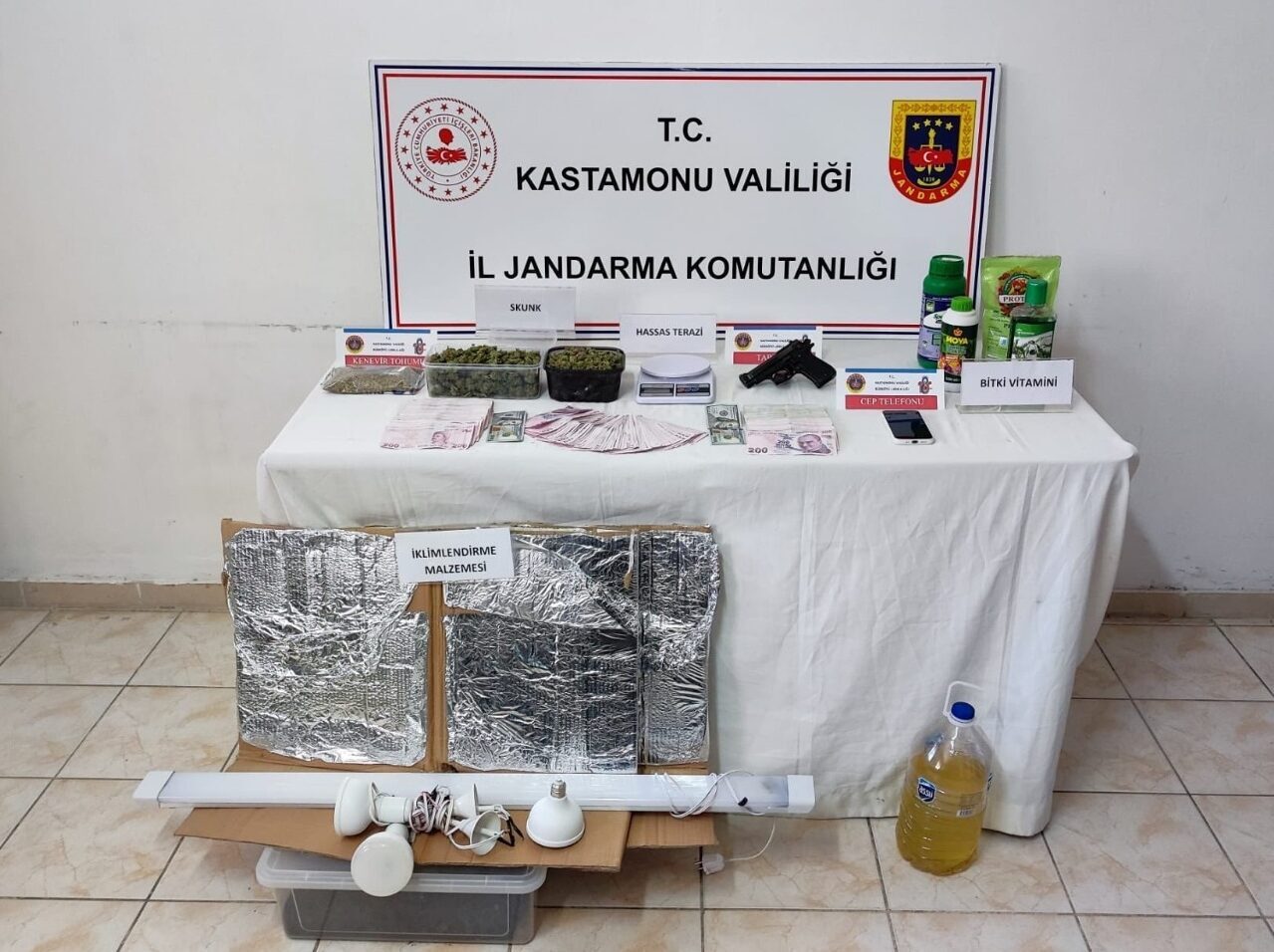 KASTAMONU (AA) – Kastamonu'da düzenlenen uyuşturucu operasyonunda yakalanan 10 şüpheliden