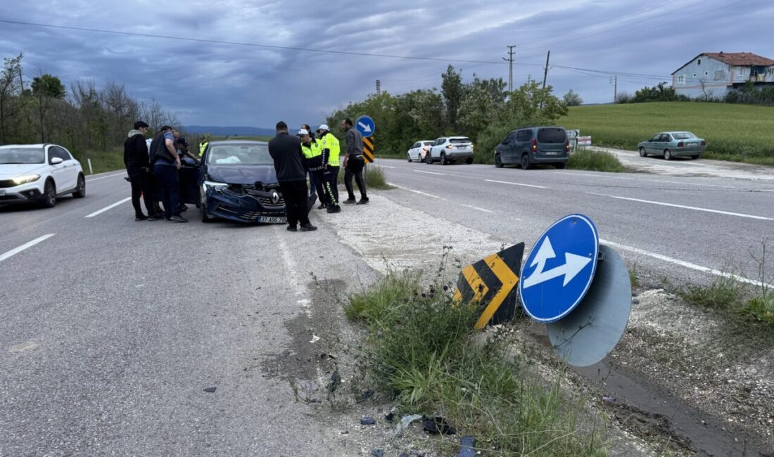 KASTAMONU (AA) – Kastamonu'da 3 aracın karıştığı trafik kazasında 5