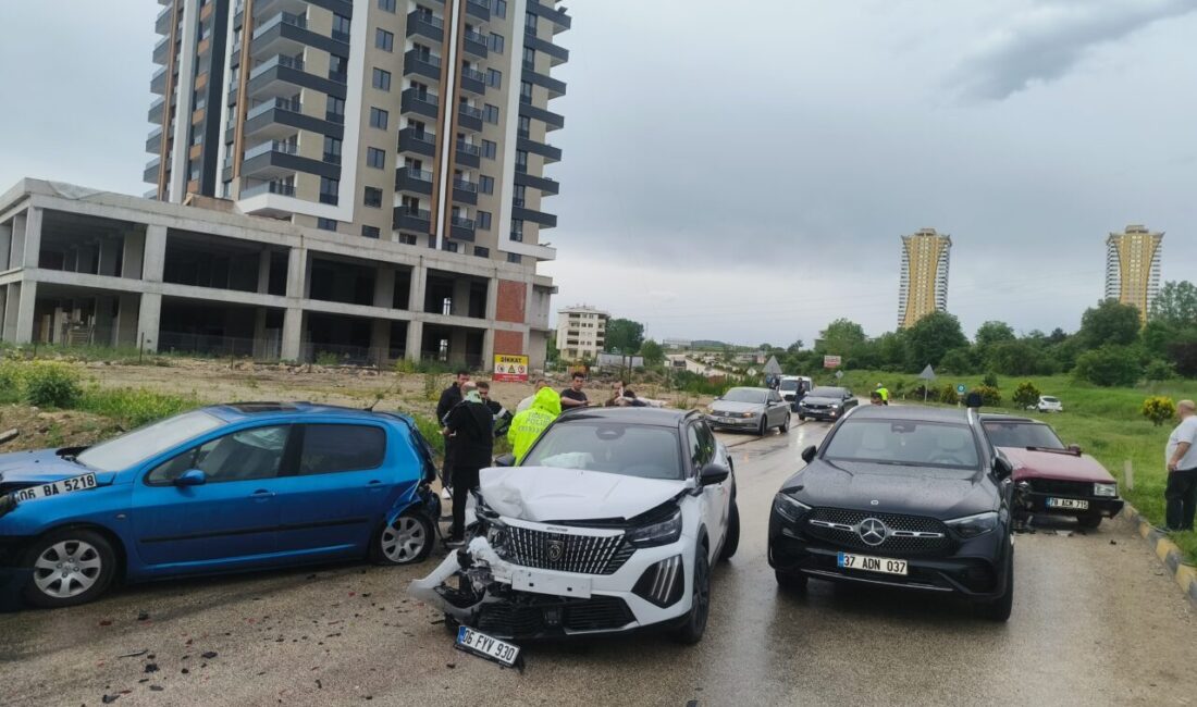 KASTAMONU (AA) – Kastamonu'da 5 aracın karıştığı trafik kazasında 5