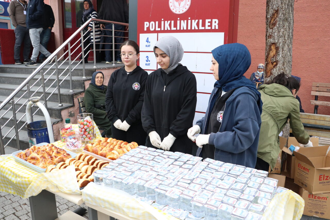KAYSERİ (AA) – Kayseri’de lise öğrencileri, “Bir Yudum Su Projesi”