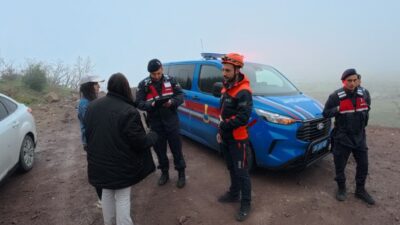 KAYSERİ (AA) – Kayseri'nin Hacılar ilçesindeki ormanlık alanda çıktıkları yürüyüşte