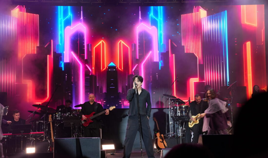İSTANBUL (AA) – Kazak şarkıcı Dimash Qudaibergen, İstanbul'da düzenlenen 8.