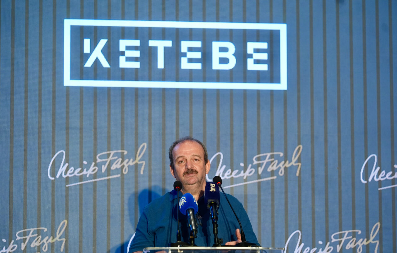 - Şair ve yazar Necip Fazıl Kısakürek'in bütün eserlerinin Ketebe