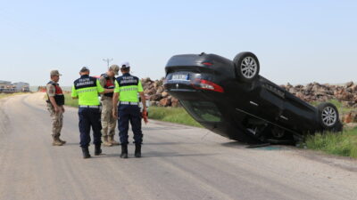 KİLİS (AA) – Kilis'te otomobilin devrilmesi sonucu 5 kişi yaralandı.