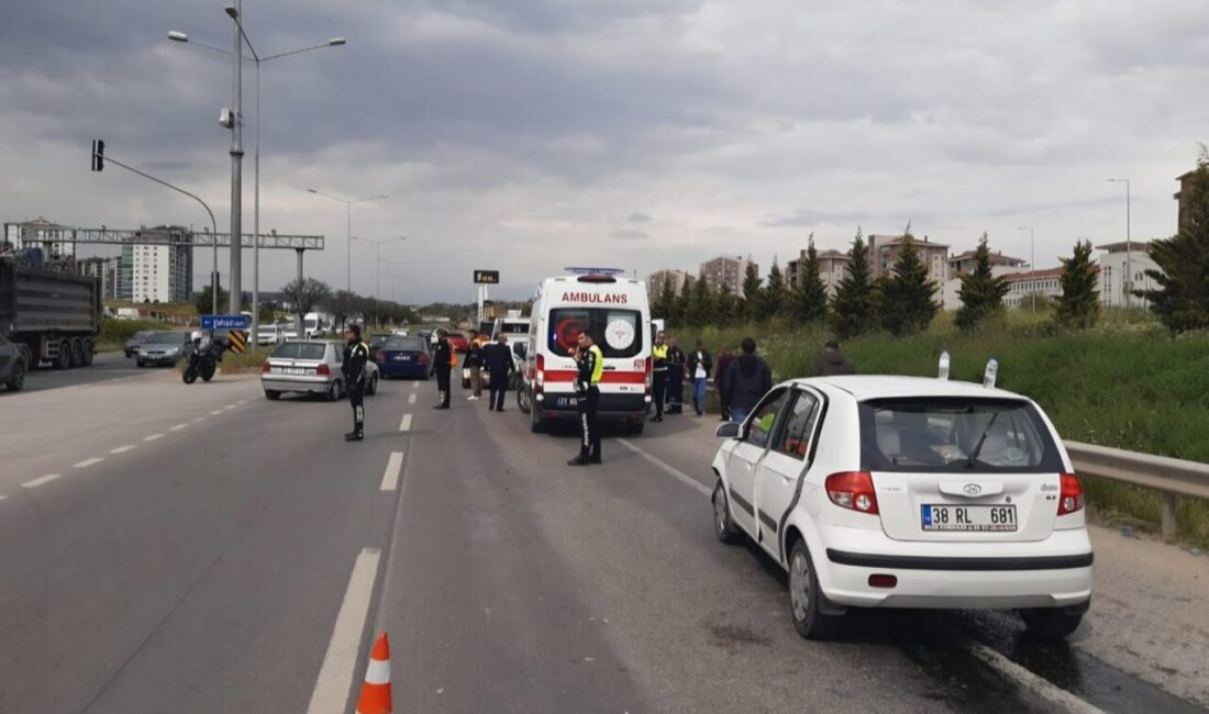 KIRIKKALE (AA) – Kırıkkale'de iki otomobilin çarpışması sonucu 7 kişi