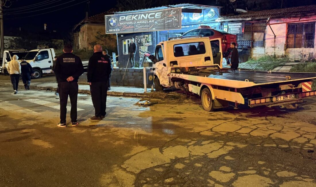 KIRIKKALE (AA) – Kırıkkale'de bir otomobilin park halindeki çekiciye çarpması