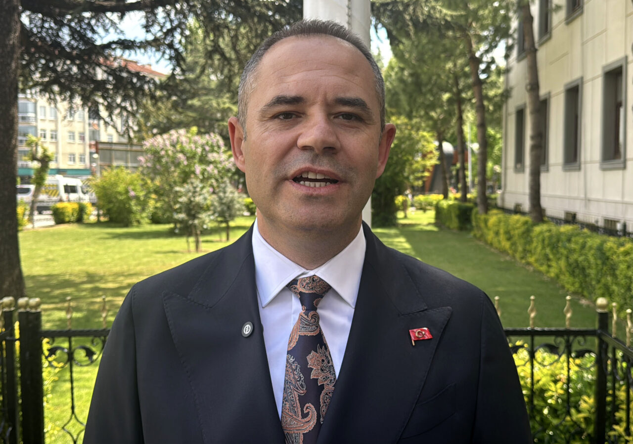 - Belediye Başkanı Derya Bulut:
- "Hem eğleneceğiz hem kültüre, sanata
