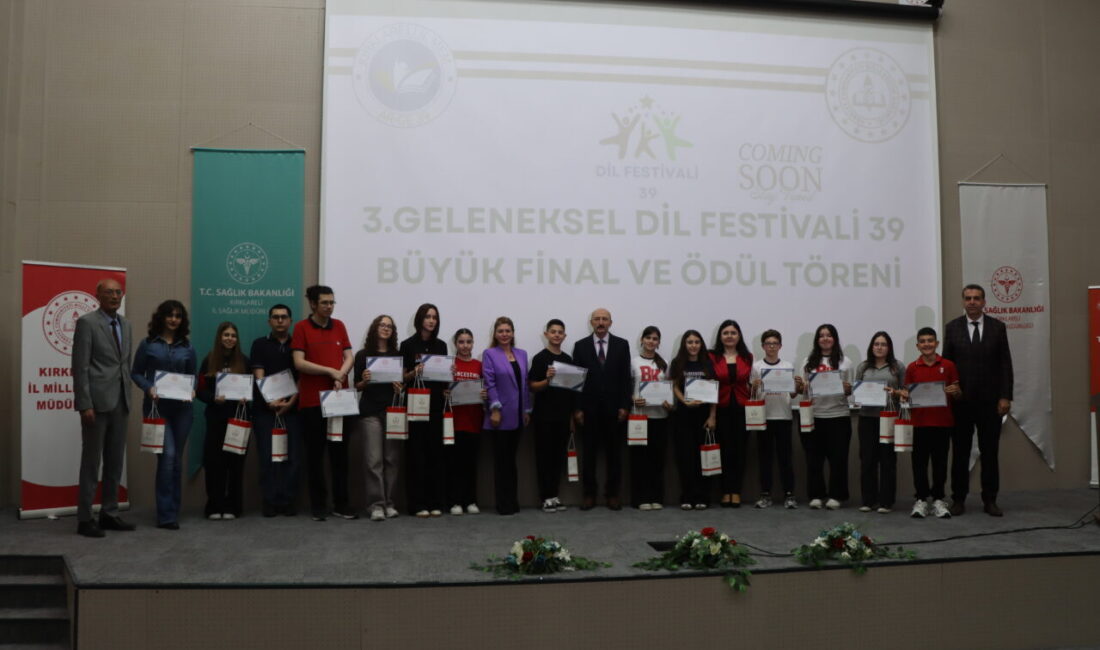 KIRKLARELİ (AA) – Kırklareli'nde ortaokul öğrencileri, "Geleneksel 3. Dil Festivali