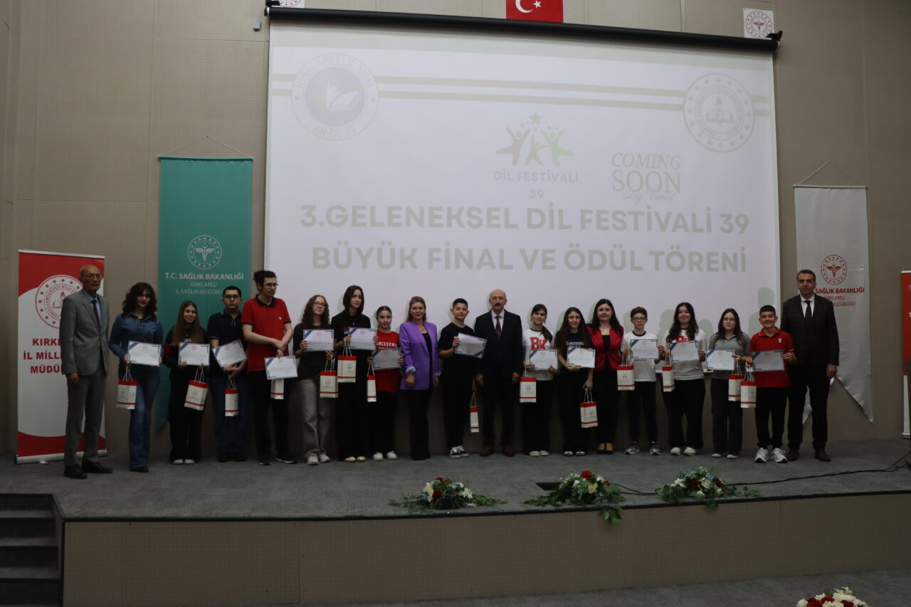 KIRKLARELİ (AA) – Kırklareli'nde ortaokul öğrencileri, "Geleneksel 3. Dil Festivali