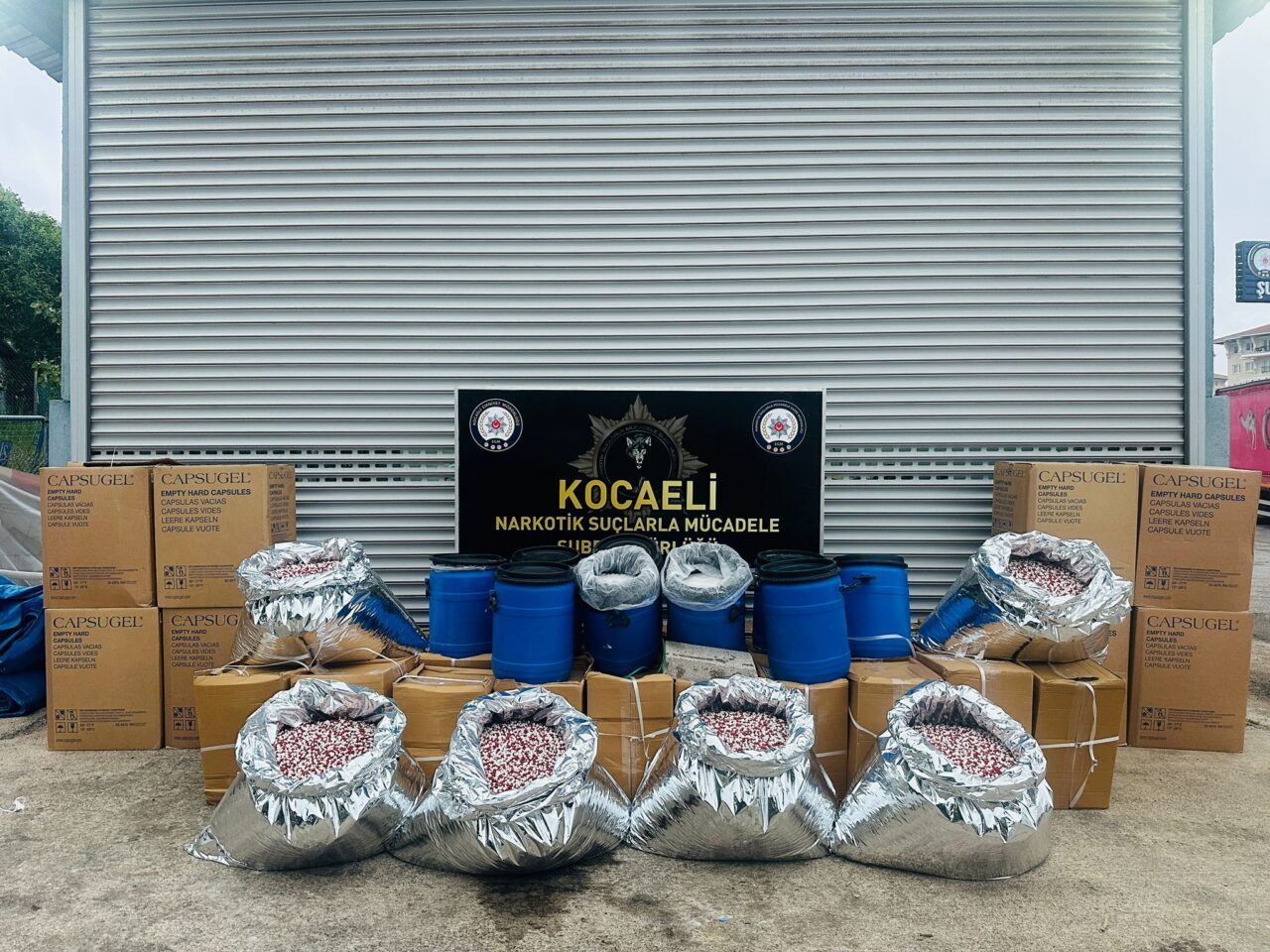 KOCAELİ (AA) – Kocaeli'de 1 ton 80 kilogram uyuşturucu ham