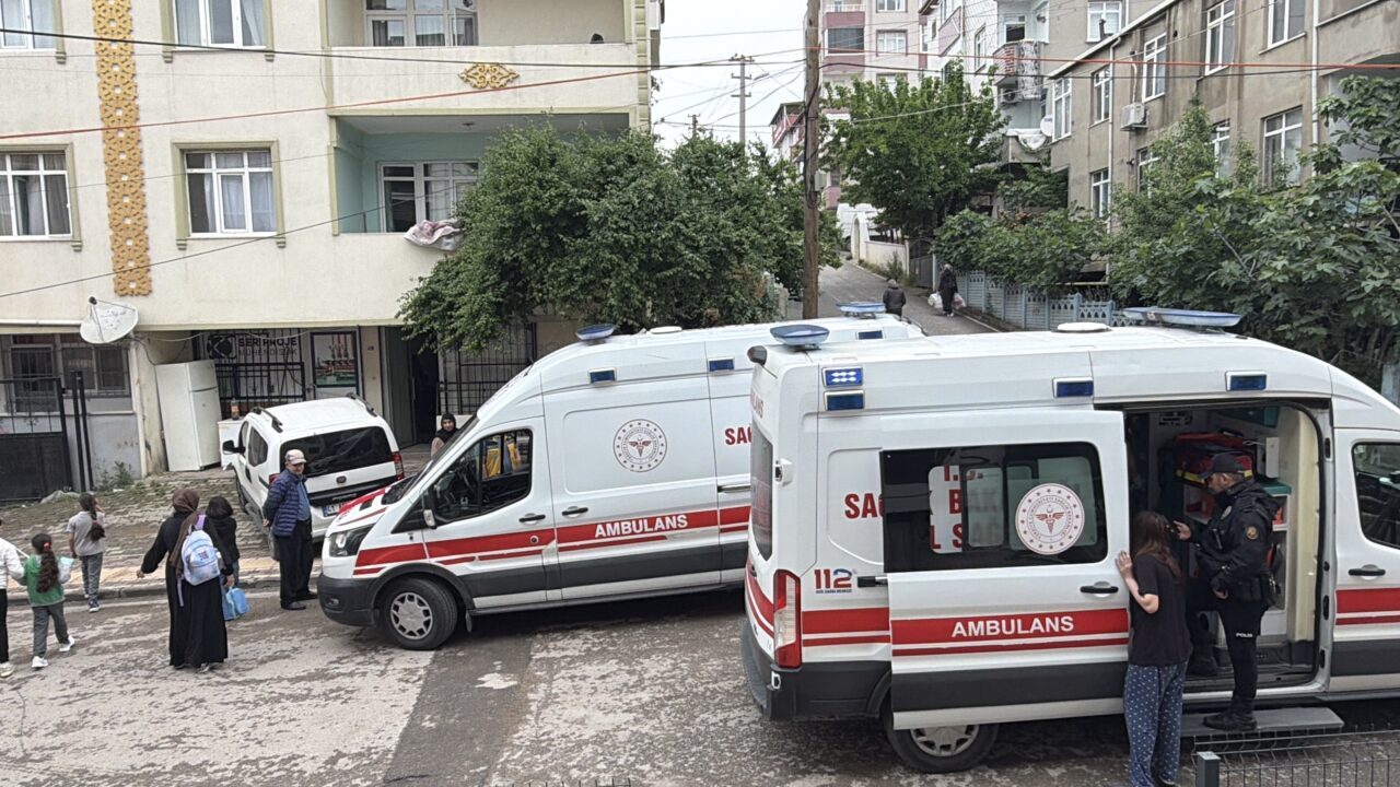 KOCAELİ (AA) – Kocaeli'nin Gebze ilçesinde dört katlı apartmandaki dairede