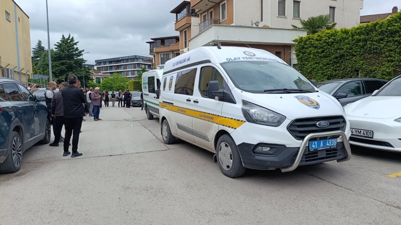 KOCAELİ (AA) – Kocaeli'nin İzmit ilçesinde arkadaşını silahla öldüren kişi