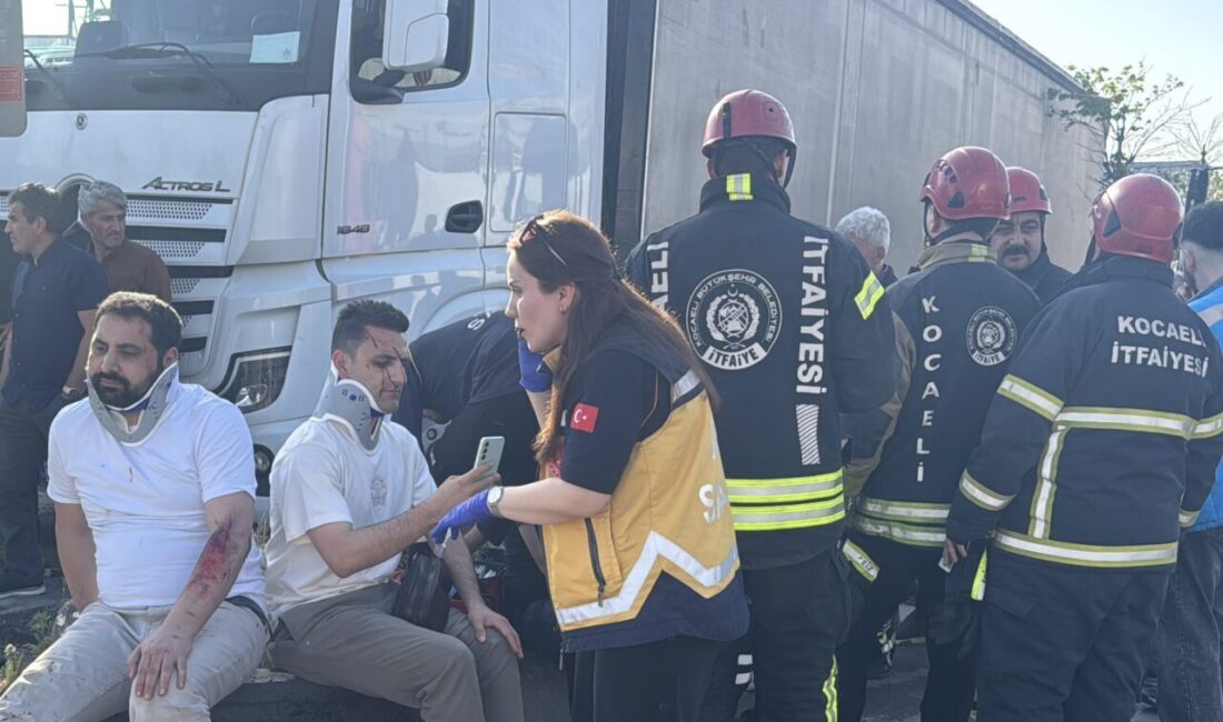 KOCAELİ (AA) – Kocaeli'nin Çayırova ilçesinde işçi servisi ile tırın