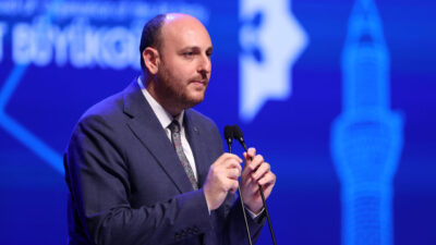 - İslam İşbirliği Gençlik Forumu Başkanı Taha Ayhan:
- "Konya Gençlik