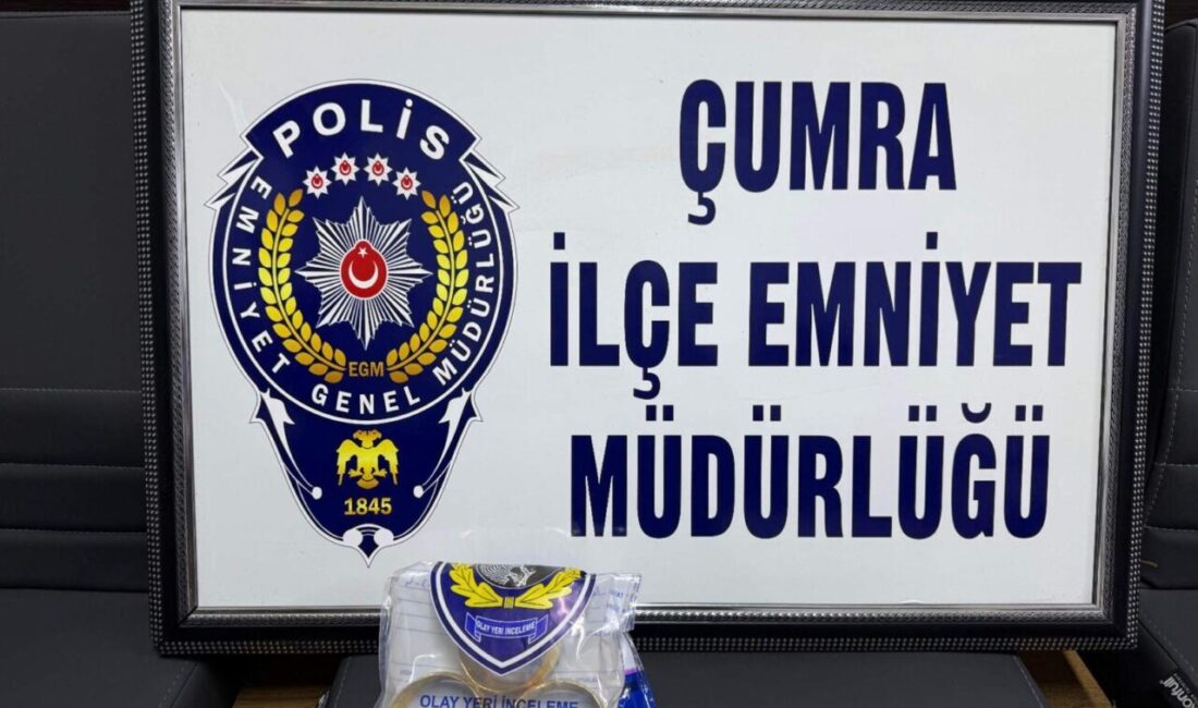 KONYA (AA) – Konya'nın Çumra ilçesinde, iki dükkandan altın bilezik