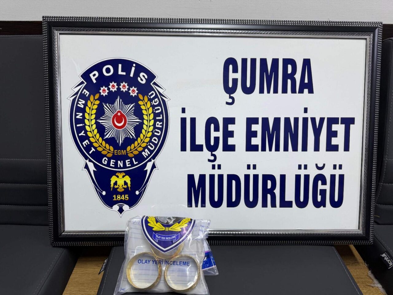 KONYA (AA) – Konya'nın Çumra ilçesinde, iki dükkandan altın bilezik