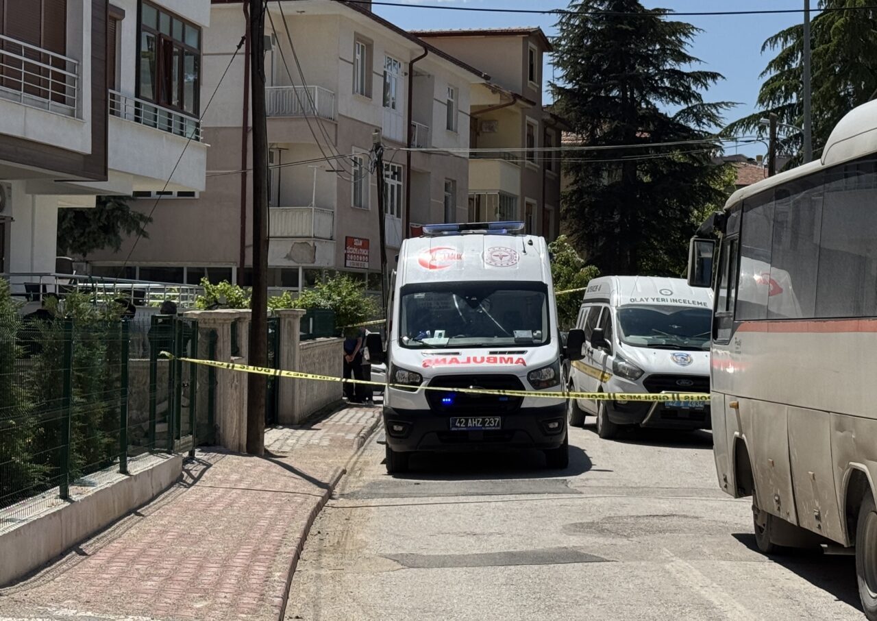 KONYA (AA) – Konya'nın Meram ilçesinde bir çiftin evlerinde bıçaklanarak