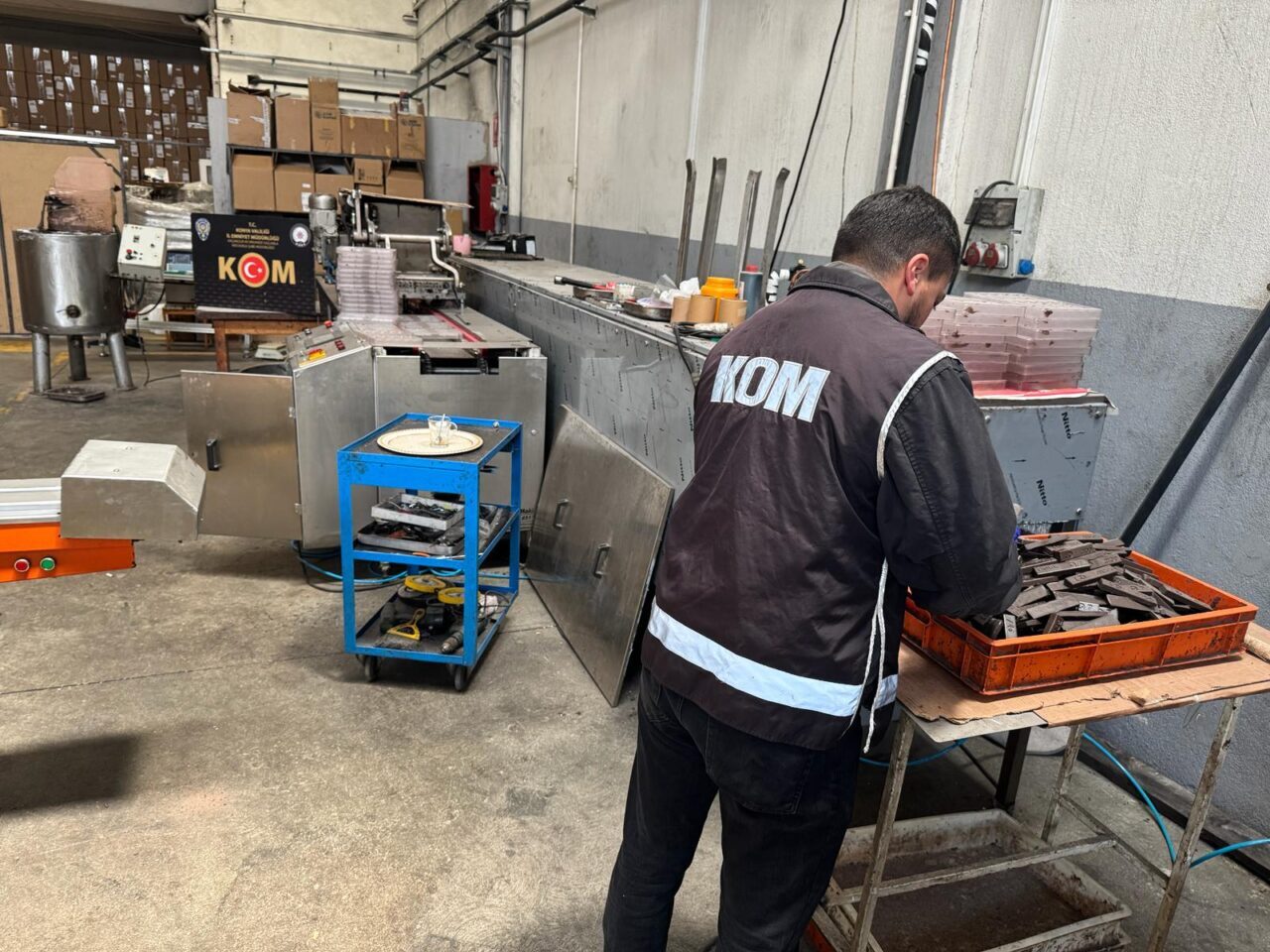 KONYA (AA) – Konya'nın Karatay ilçesinde düzenlenen kaçakçılık operasyonunda iş