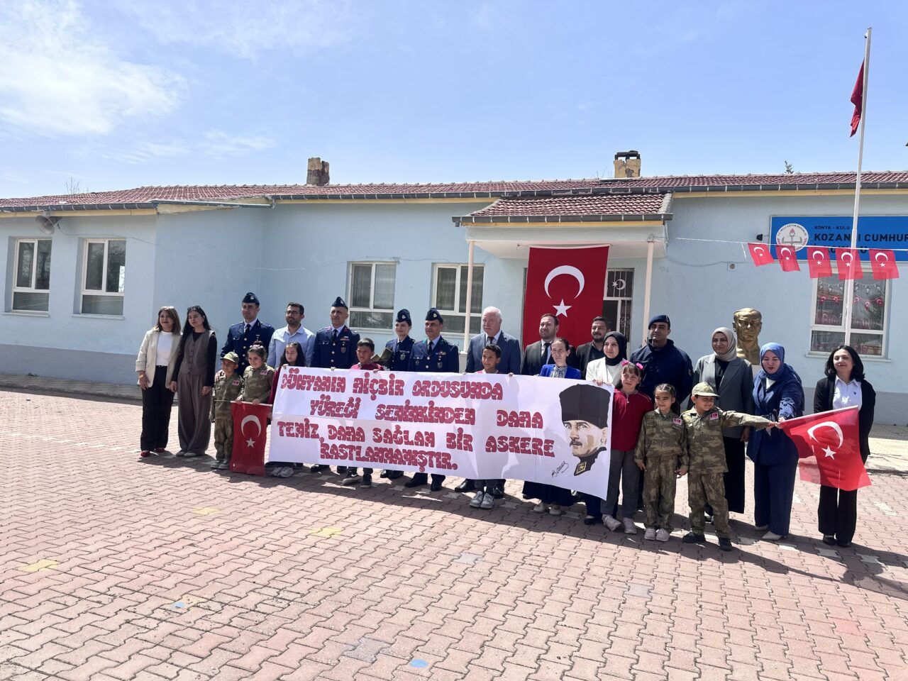 KONYA (AA) – Konya'da "İlk Mektubum Mehmetçiğe" projesi kapsamında, okuma