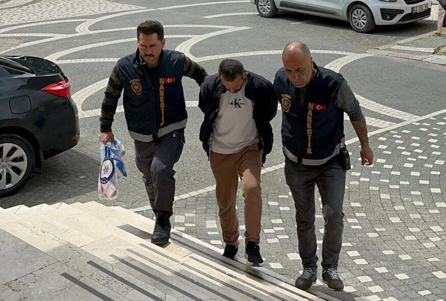KONYA (AA) – Konya'nın Akşehir ilçesinde düzenlenen uyuşturucu operasyonunda gözaltına