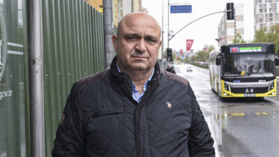 - Mehmet Güner:
- "Işıkların önündeki rögar kapağı aracın altında sürüklenerek