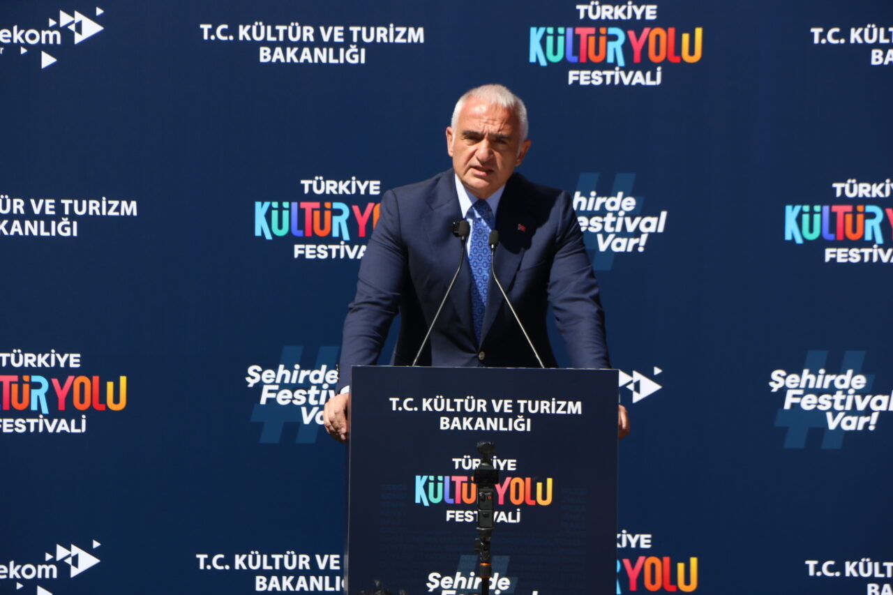 - "(Türkiye Kültür Yolu Festivali) Büyük düşünerek, sebeplerini masaya yatırıp,