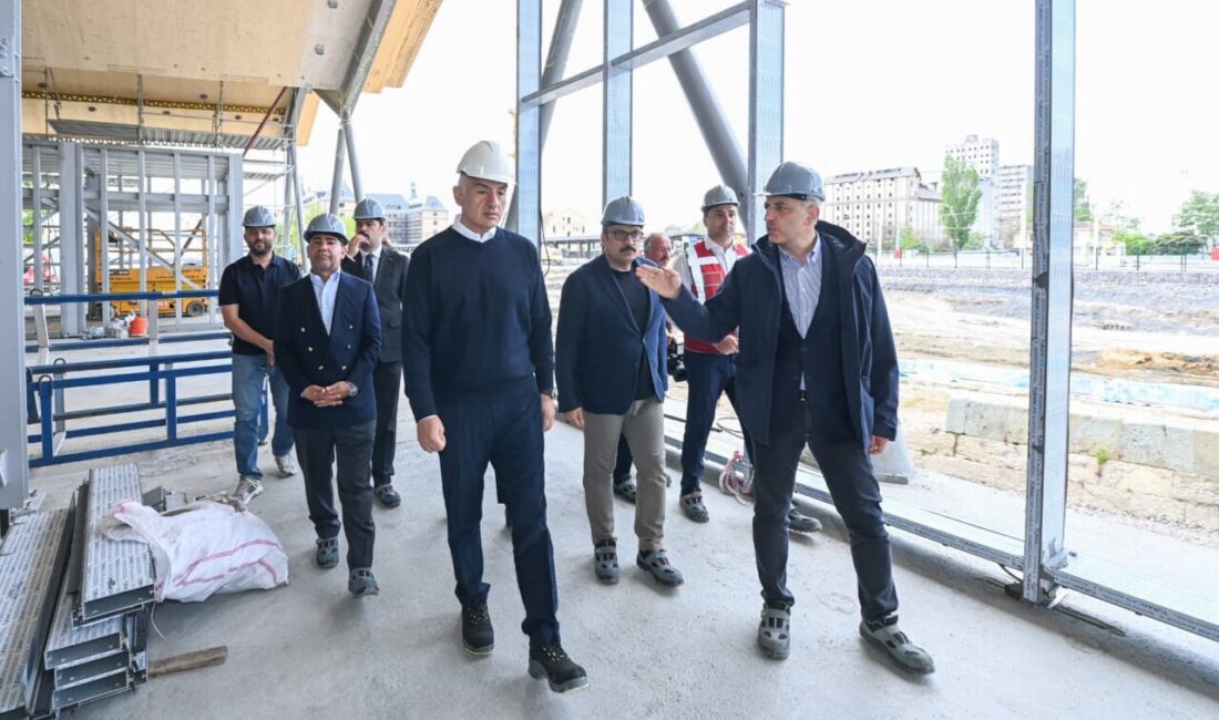 - "Haydarpaşa'da sadece ulaşım aksı özelliği korunmuyor, aynı zamanda şehrin