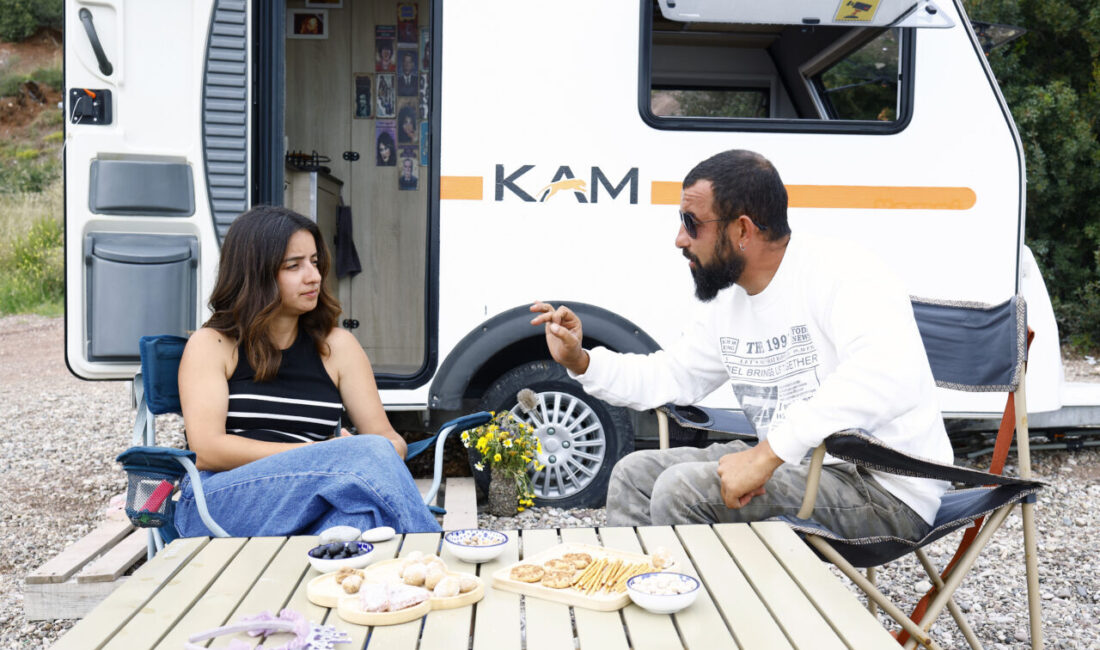 - Ev eşyalarını satarak çekme karavana yerleşen Ovacıkaşı çifti, 4