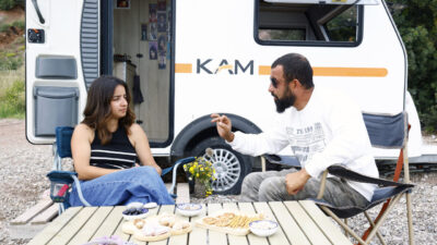 - Ev eşyalarını satarak çekme karavana yerleşen Ovacıkaşı çifti, 4