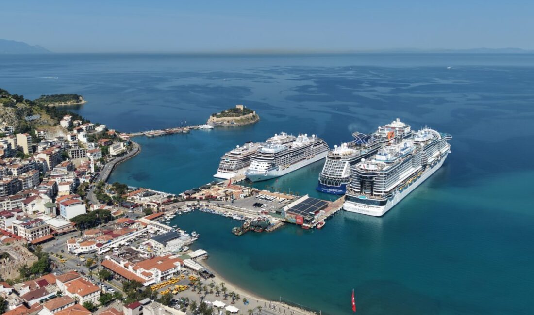 AYDIN (AA) – Kruvaziyer turizminin önemli merkezlerinden Aydın'ın Kuşadası ilçesine