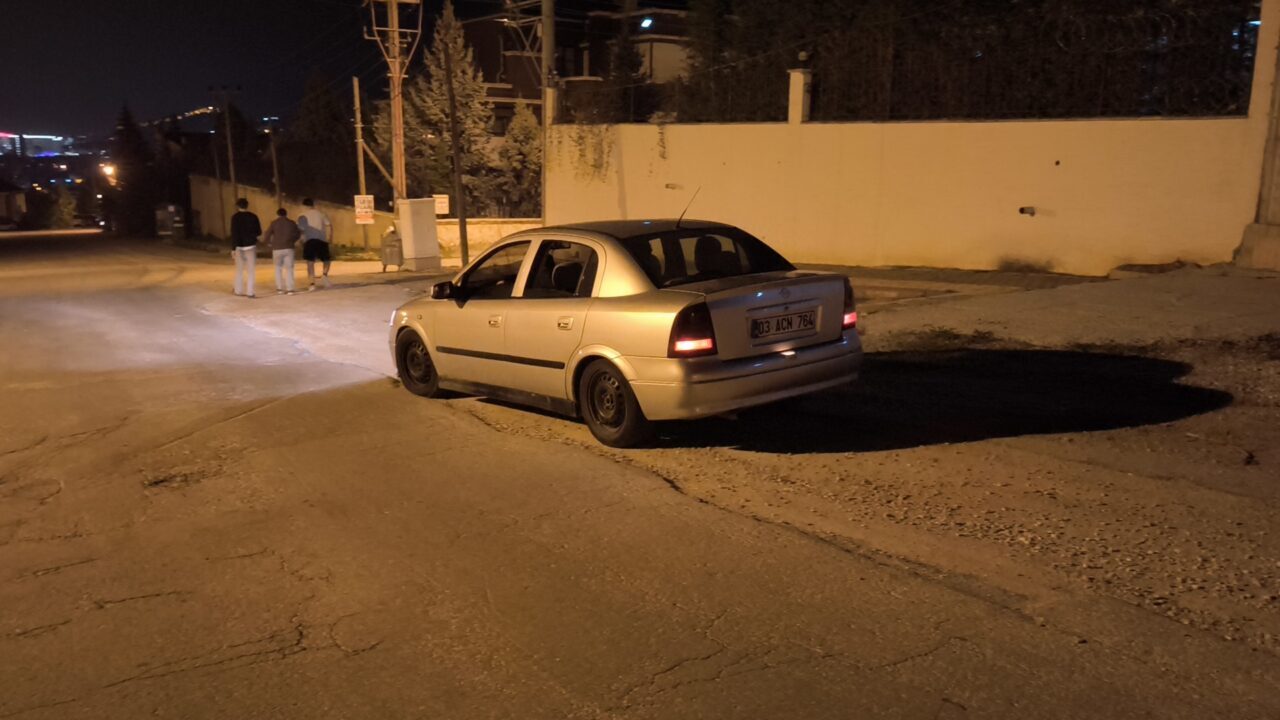KÜTAHYA (AA) – Kütahya’da polis ekiplerinin durdurduğu 5 kişilik otomobilden