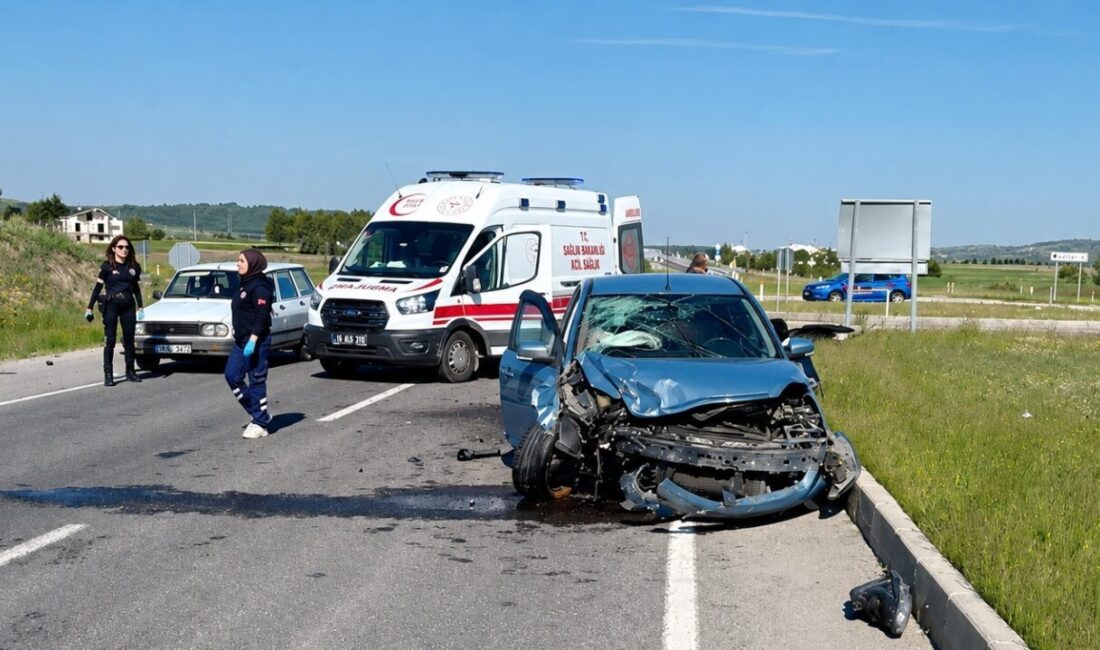 KÜTAHYA (AA) – Kütahya'da iki otomobilin çarpışması sonucu 4 kişi