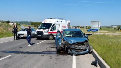 KÜTAHYA (AA) – Kütahya'da iki otomobilin çarpışması sonucu 4 kişi