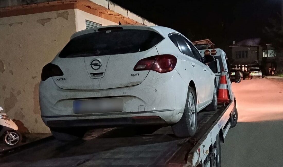 SAKARYA (AA) – Kuzey Marmara Otoyolu'nda ters yönde ilerleyen otomobil