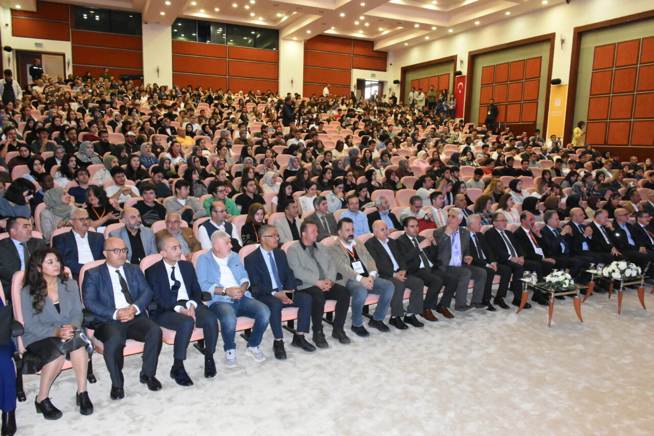 MALATYA (AA) – Malatya İnönü Üniversitesinde düzenlenen 1. Uluslararası Sosyal