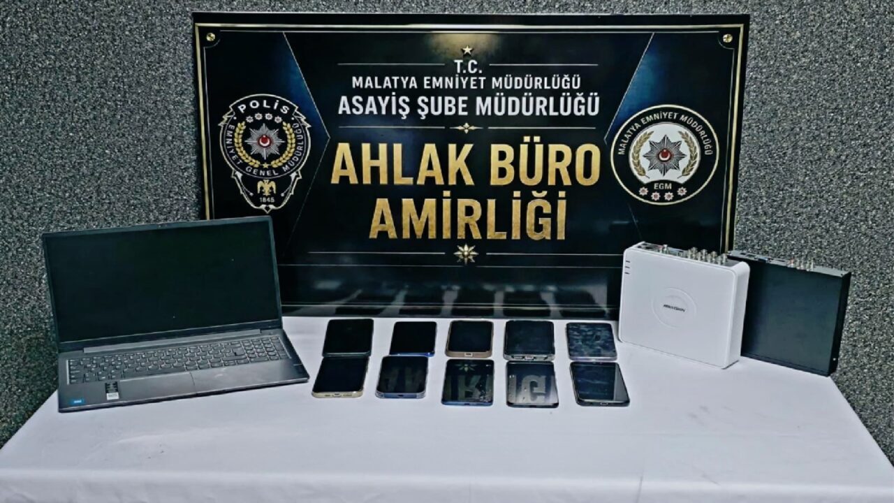 MALATYA (AA) – Malatya'da düzenlenen fuhuş operasyonunda 4 şüpheli gözaltına